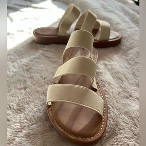 BOGO Universal Threads Cream Three Band Sandals, Size 7